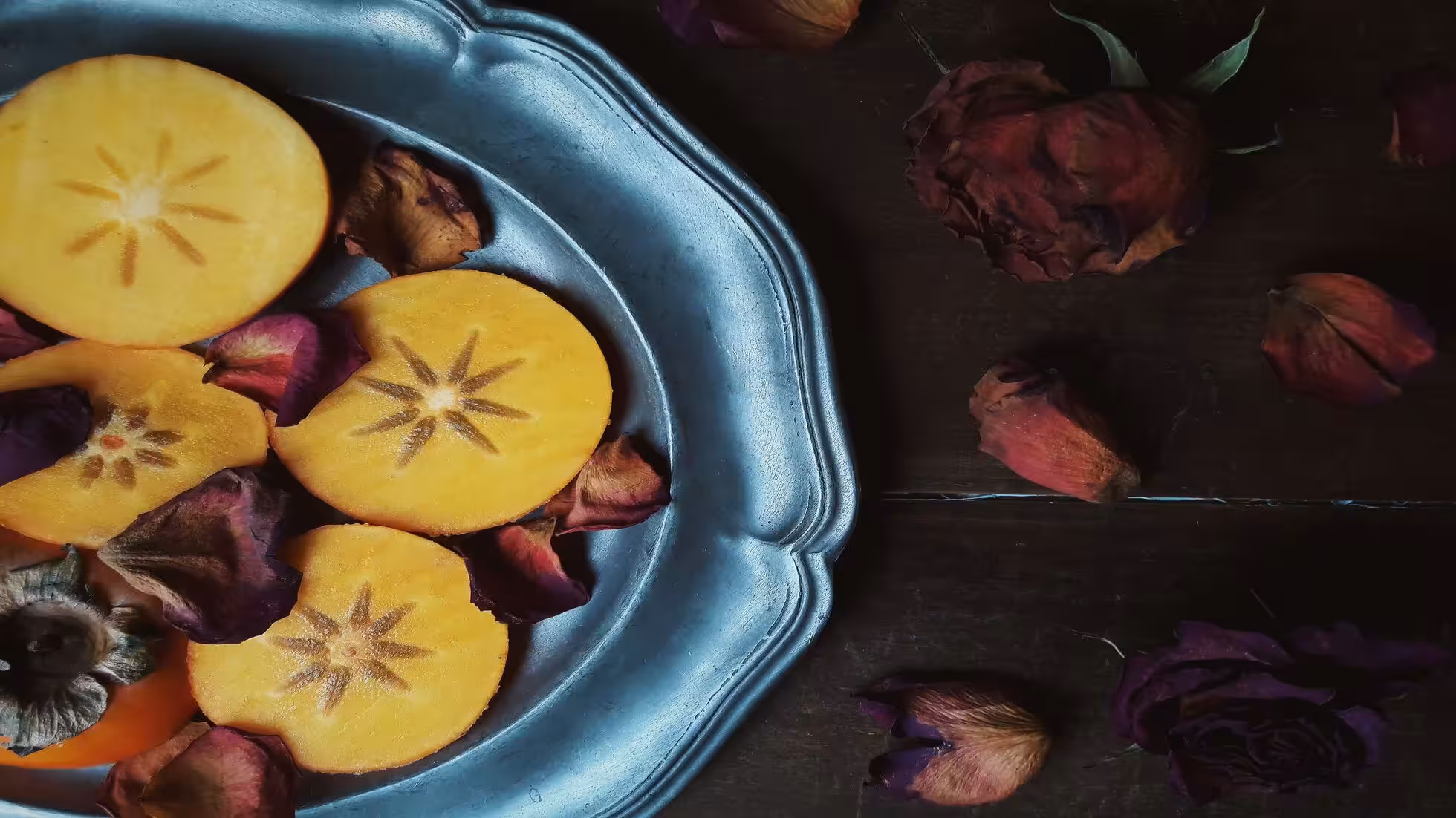 iDiMi-Para todos, las cosas fuera de su círculo de competencia son casi siempre de alto riesgo. Los verdaderos maestros nunca hacen cosas de alto riesgo, lo que significa que rara vez hacen cosas fuera de su círculo de competencia. Pero prestan atención a proyectos y productos de alto rendimiento y alto retorno, aprenden y mejoran constantemente, y los incorporan a su círculo de competencia.