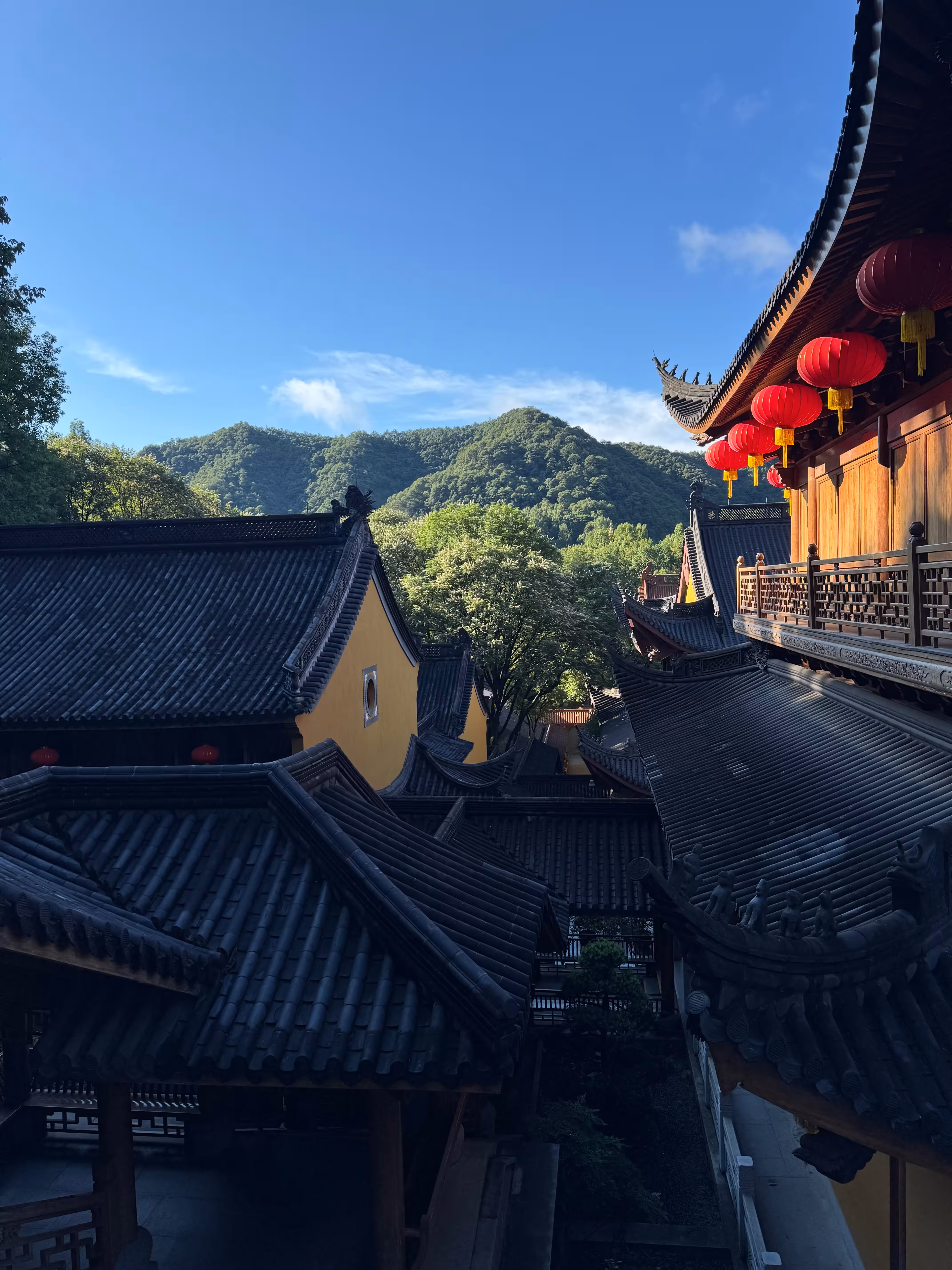 Popular photo spot at Hangzhou's Faxi Temple